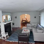 Charming 3 Bedroom Cottage Apartment In A Tudor-Style Home