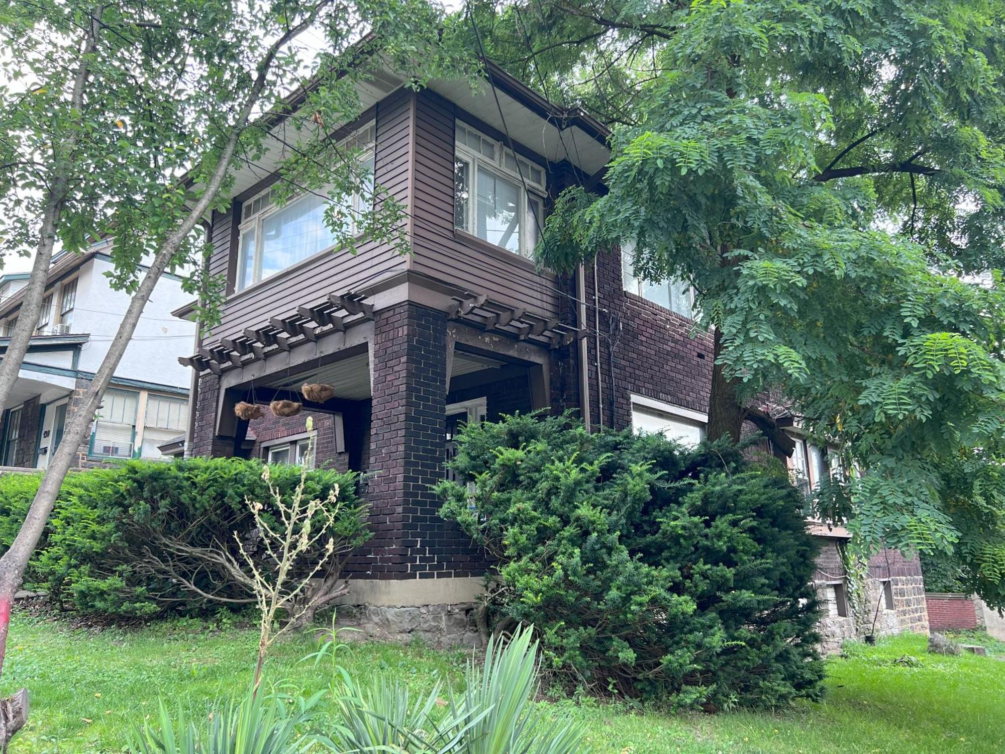Charming 3 Bedroom In A Tudor-style