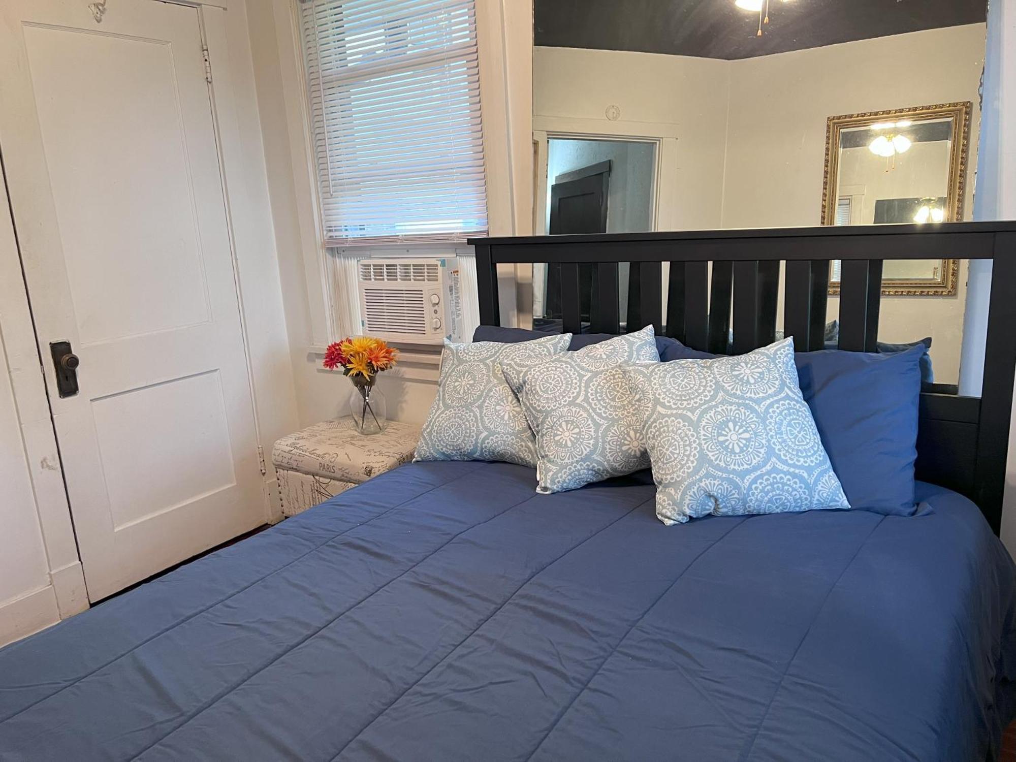 Charming 3 Bedroom In A Tudor-style Apartment Pittsburgh